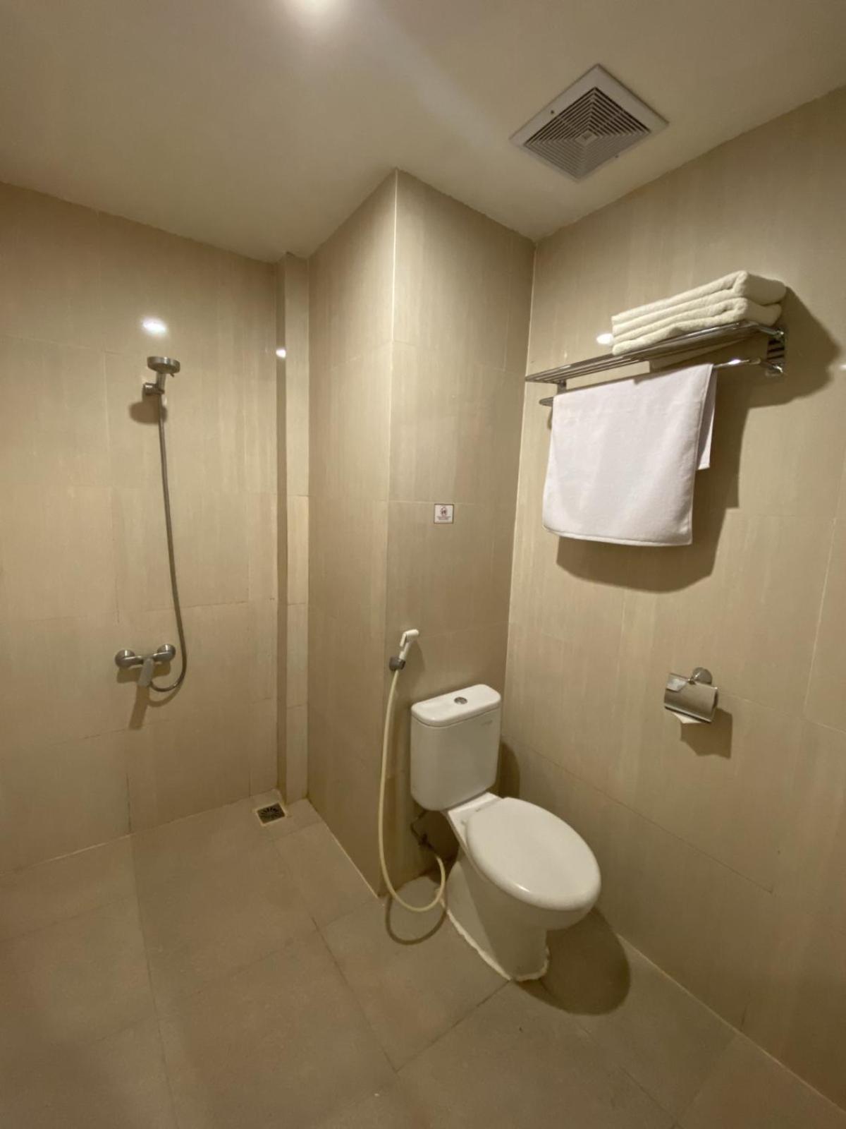 Front One Budget Malang By Azana Luaran gambar